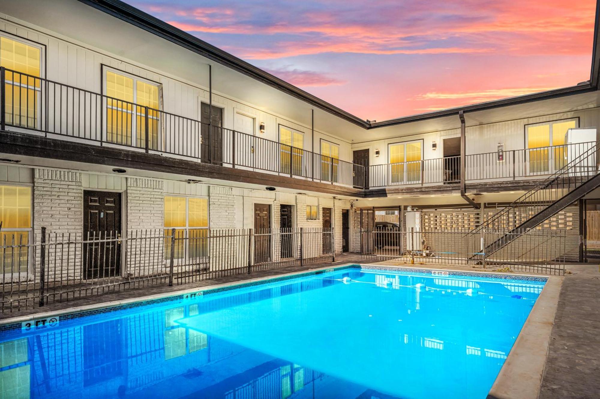 Appartement Warm Heights 2Br With Pool & Free Parking à Houston Extérieur photo