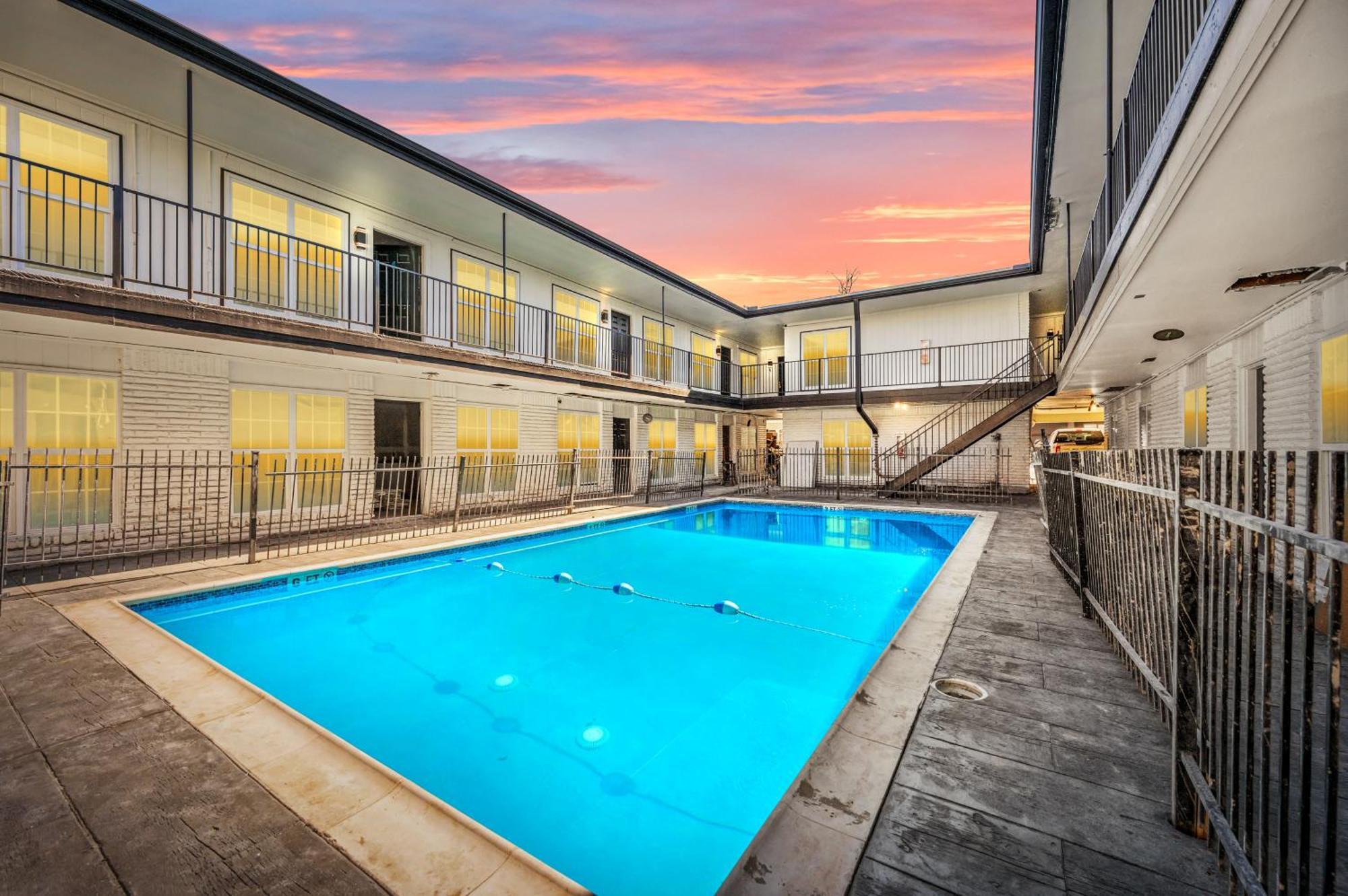 Appartement Warm Heights 2Br With Pool & Free Parking à Houston Extérieur photo